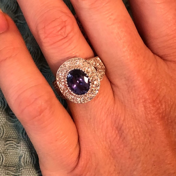 Dazzling 18kt WG Tanzanite Diamond Ring - Picture 7 of 8